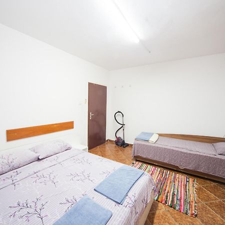 ブルガスCenter - Basic Flat - 10 Min To The Beachアパートメント エクステリア 写真