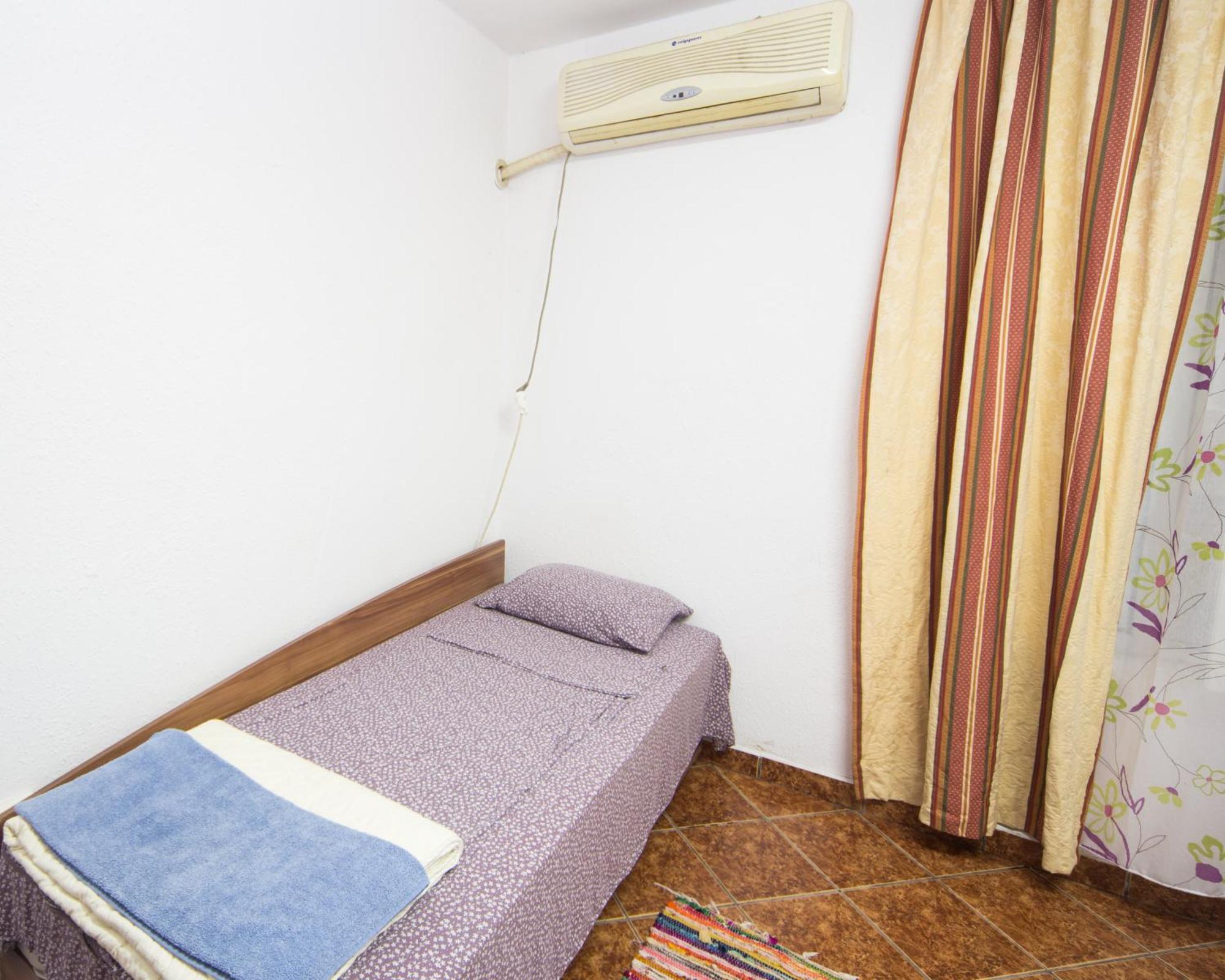 ブルガスCenter - Basic Flat - 10 Min To The Beachアパートメント エクステリア 写真