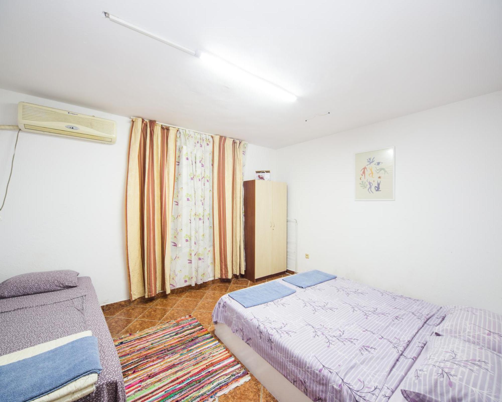 ブルガスCenter - Basic Flat - 10 Min To The Beachアパートメント エクステリア 写真