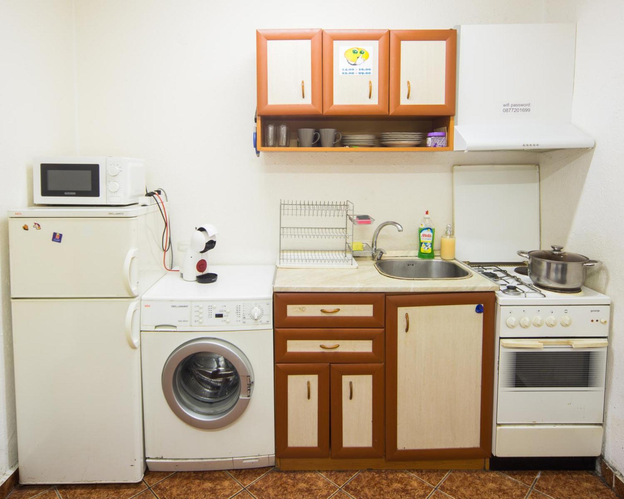 ブルガスCenter - Basic Flat - 10 Min To The Beachアパートメント エクステリア 写真